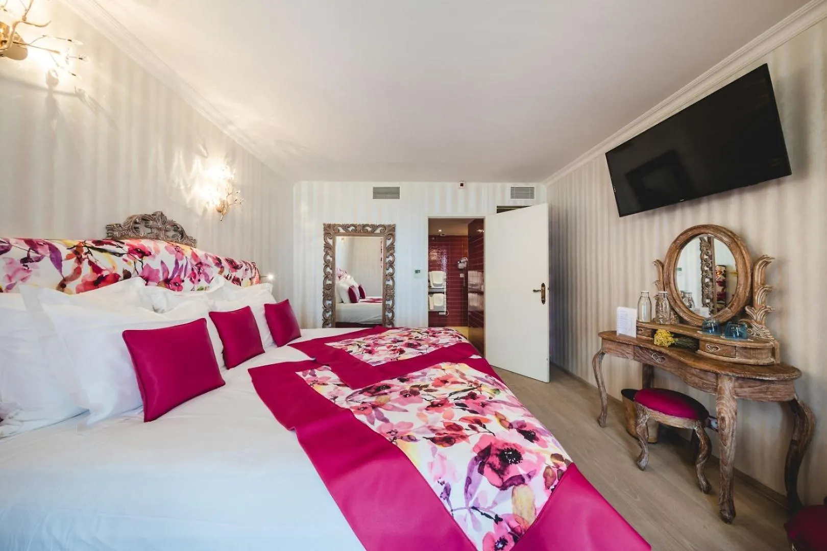 Le Palais D'Aglae, Hotel De Charme Gordes 4*,