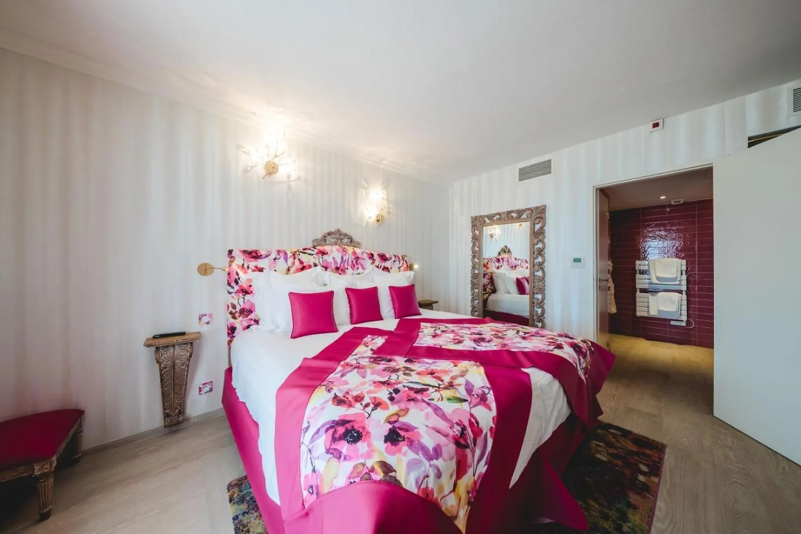 Le Palais D'Aglae, Hotel De Charme Gordes
