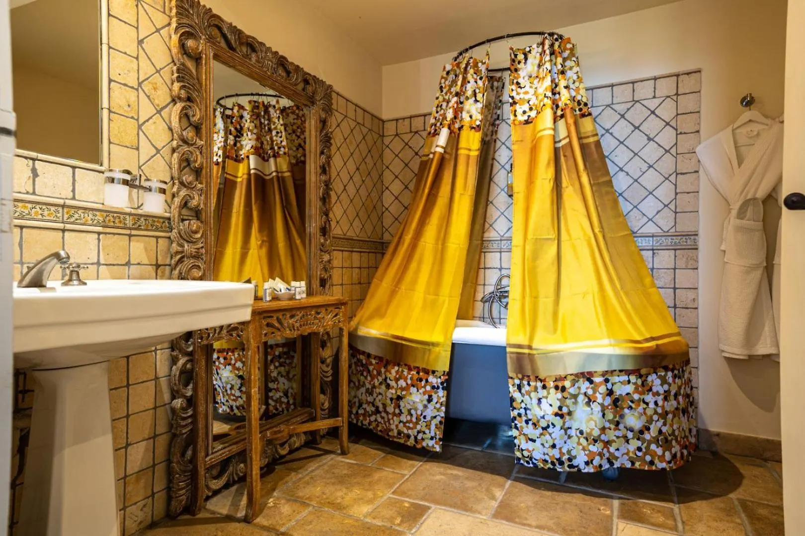 Le Palais D'Aglae, Hotel De Charme Gordes 4*,