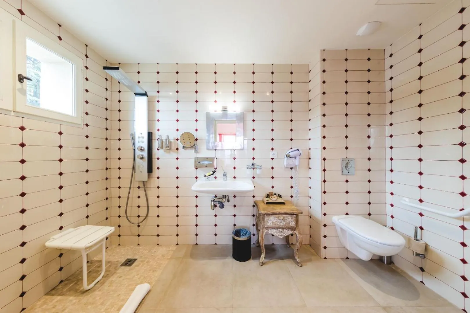 Le Palais D'Aglae, Hotel De Charme Gordes 4*,
